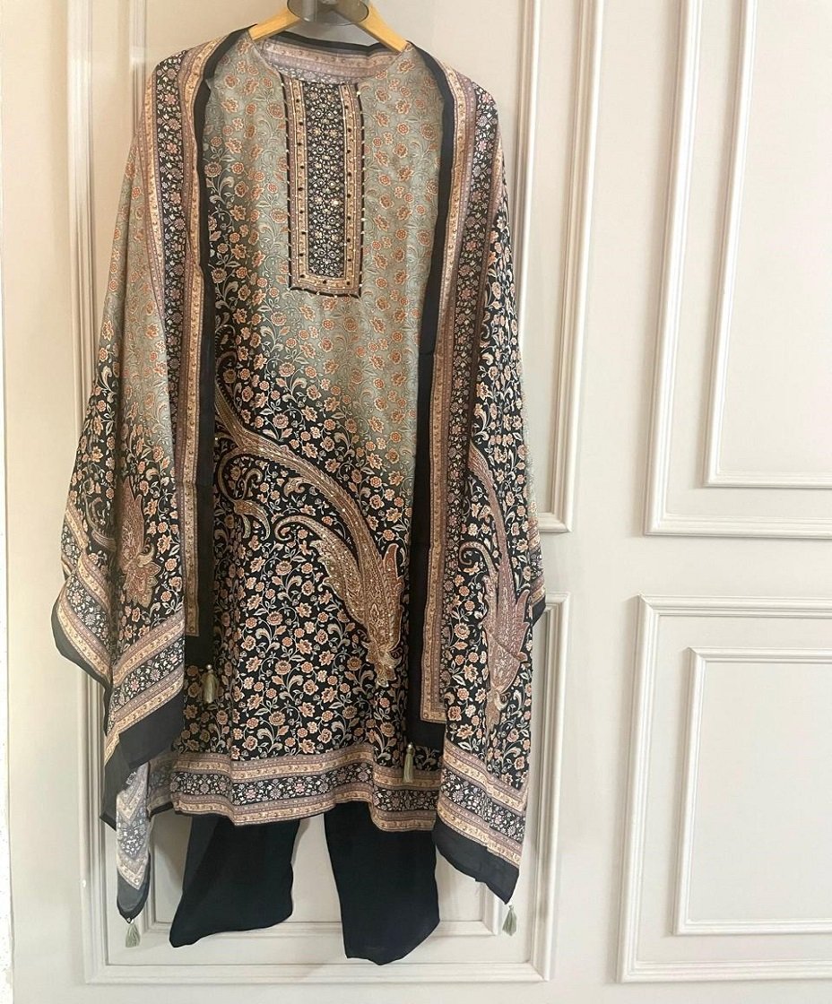 WhatsApp Image 2025-10-15 at 11.30.36 (1)