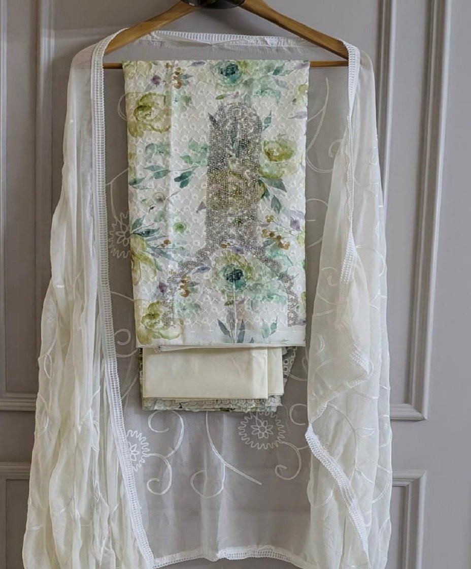 WhatsApp Image 2025-10-17 at 09.56.23